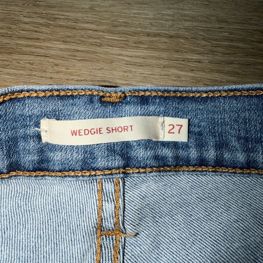 Levis Wedgie Shorts 27 Light Wash High Rise Cuffed Denim Womens - Picture 5 of 8